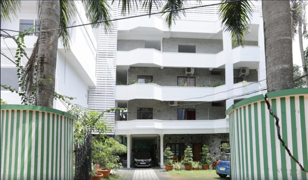 Heaven Gardens Hotel Kochi ภายนอก รูปภาพ