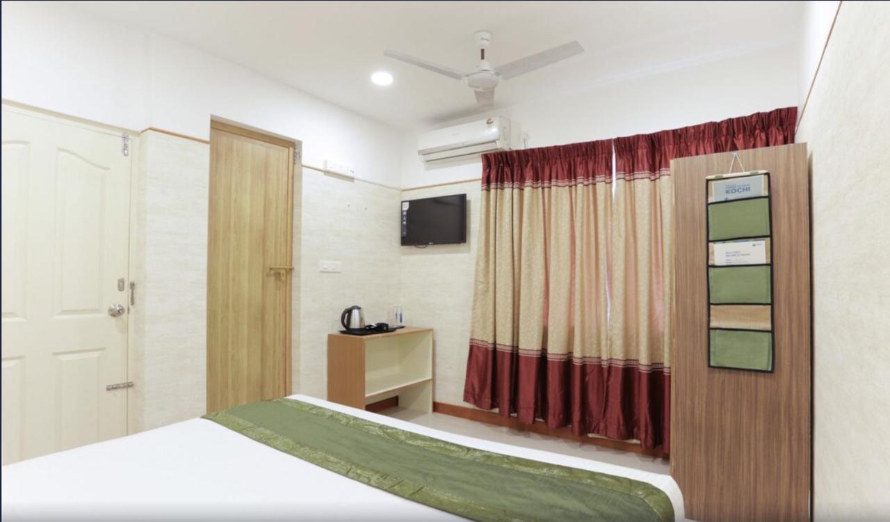 Heaven Gardens Hotel Kochi ภายนอก รูปภาพ